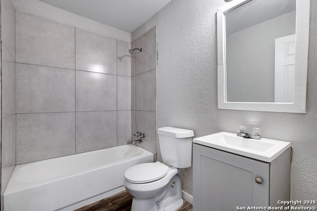 Image 15 of 25 For 642 Ferris Ave