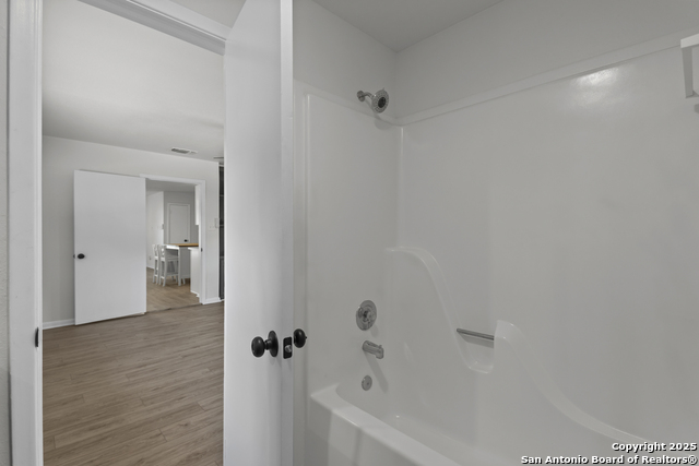 Image 13 of 26 For 14423 Briarlake
