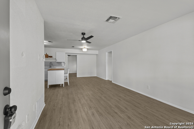 Image 5 of 26 For 14423 Briarlake