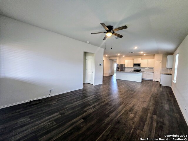 Listing photo id 9 for 5802 Brook Prairie
