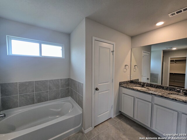 Listing photo id 11 for 5802 Brook Prairie