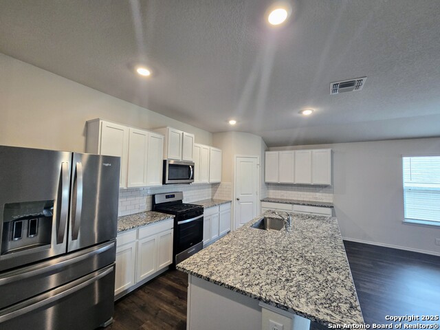 Listing photo id 3 for 5802 Brook Prairie