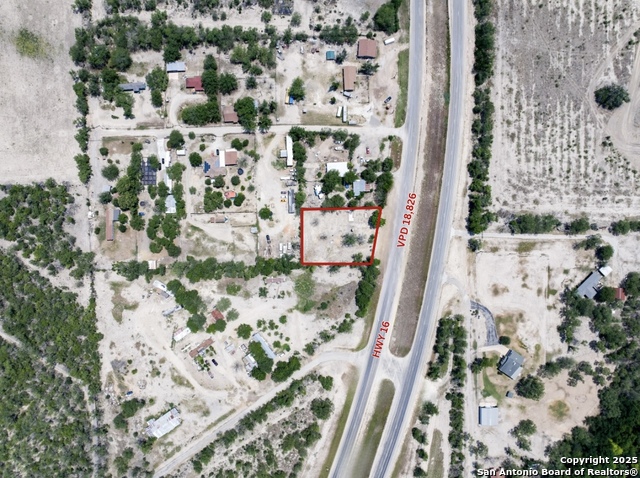 Listing photo id 3 for 16790 State Hwy 16 S