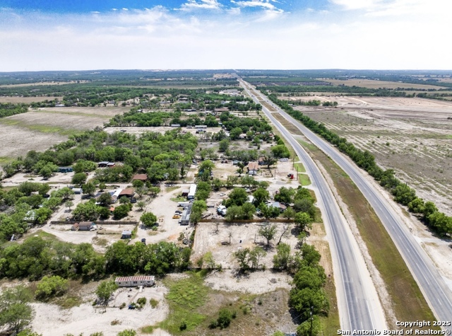 Listing photo id 7 for 16790 State Hwy 16 S