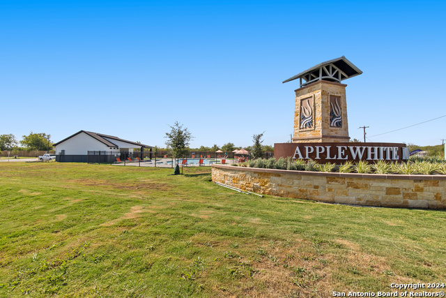 Listing photo id 31 for 10315 Eve Gardens