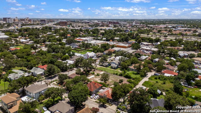 Image 11 of 13 For 809 Poplar W