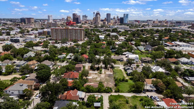 Image 9 of 13 For 809 Poplar W