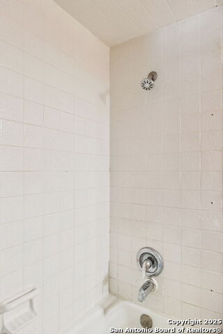 Image 32 of 51 For 11615 Whisper Valley