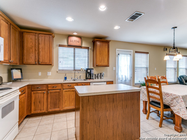 Listing photo id 11 for 133 Falling Sun