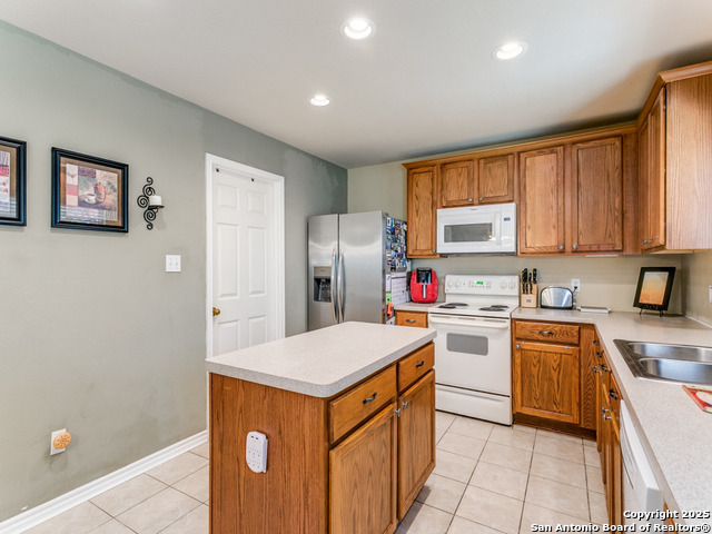 Listing photo id 13 for 133 Falling Sun