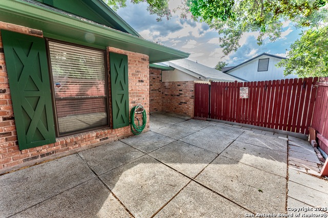 Listing photo id 4 for 5003 Rustic Ridge