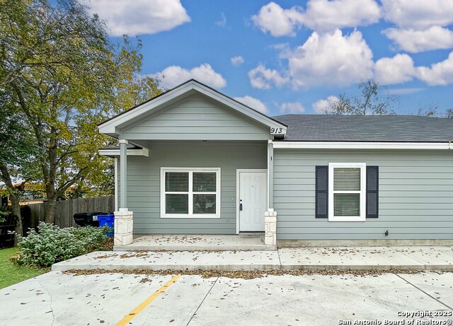 Details for 913 Seideman St E, Seguin, TX 78155