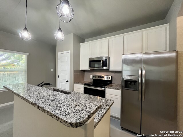 Image 12 of 33 For 913 Seideman St E