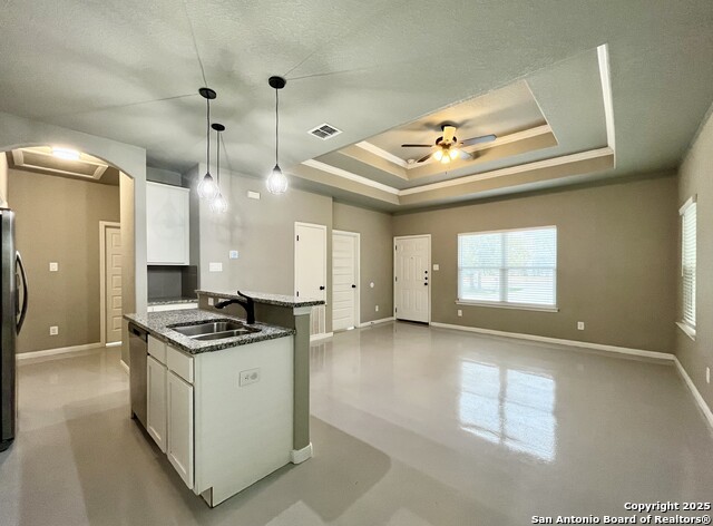 Image 13 of 33 For 913 Seideman St E