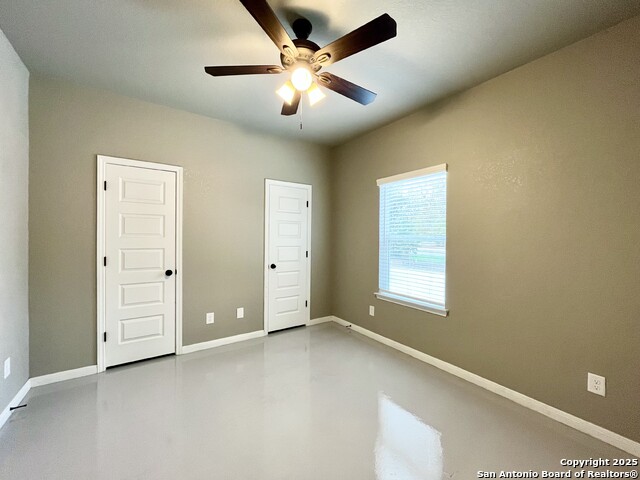 Image 14 of 33 For 913 Seideman St E