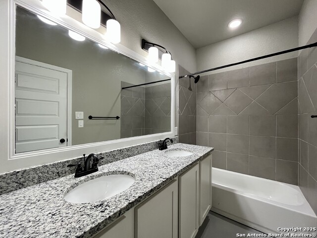 Image 16 of 33 For 913 Seideman St E