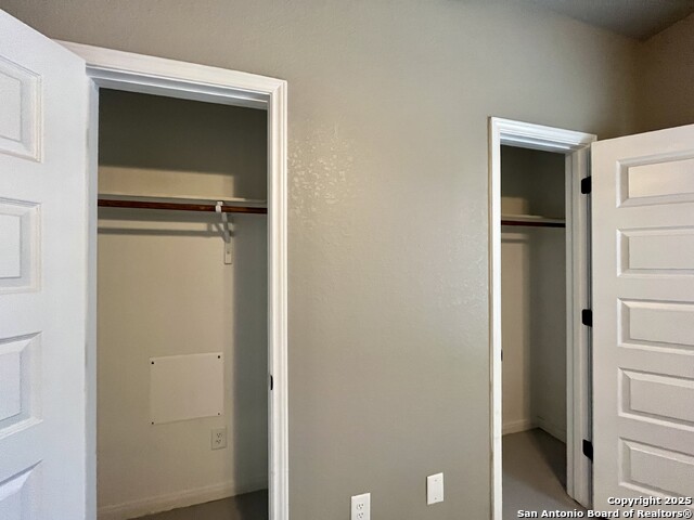 Image 17 of 33 For 913 Seideman St E