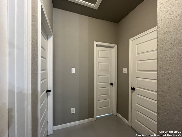 Image 18 of 33 For 913 Seideman St E