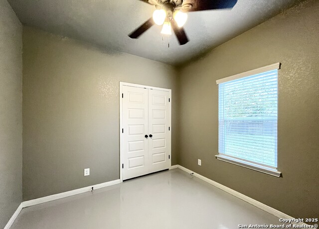 Image 19 of 33 For 913 Seideman St E