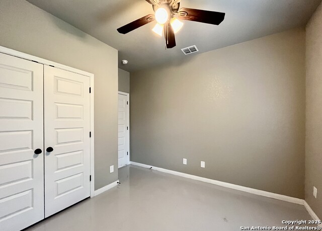 Image 24 of 33 For 913 Seideman St E