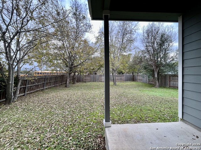 Image 28 of 33 For 913 Seideman St E