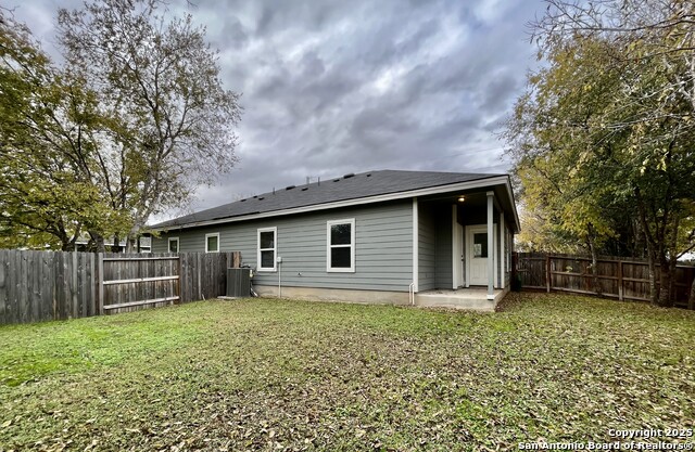 Image 29 of 33 For 913 Seideman St E