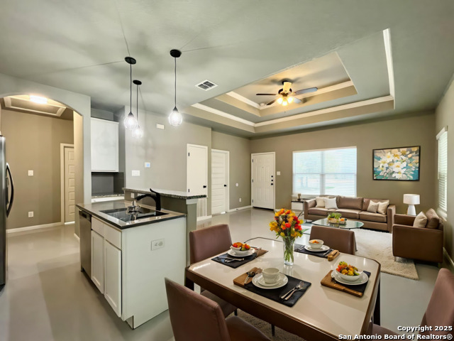 Image 3 of 33 For 913 Seideman St E