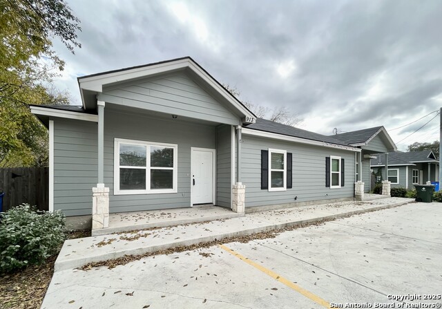 Image 31 of 33 For 913 Seideman St E