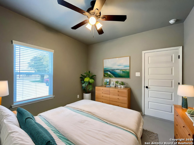 Image 4 of 33 For 913 Seideman St E