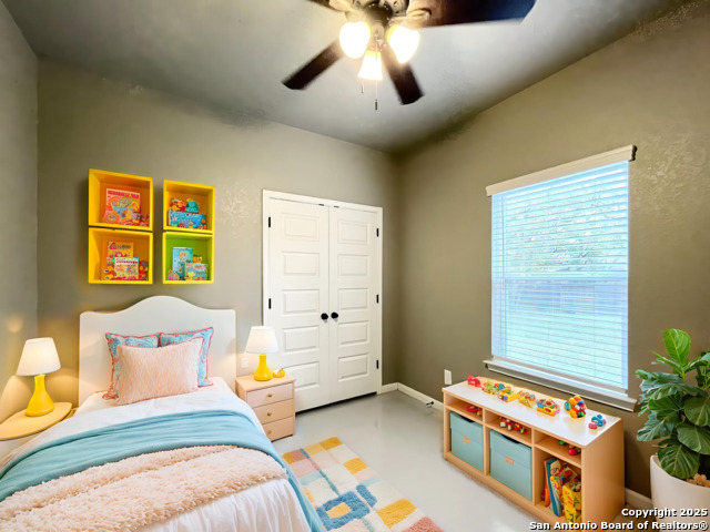 Image 6 of 33 For 913 Seideman St E