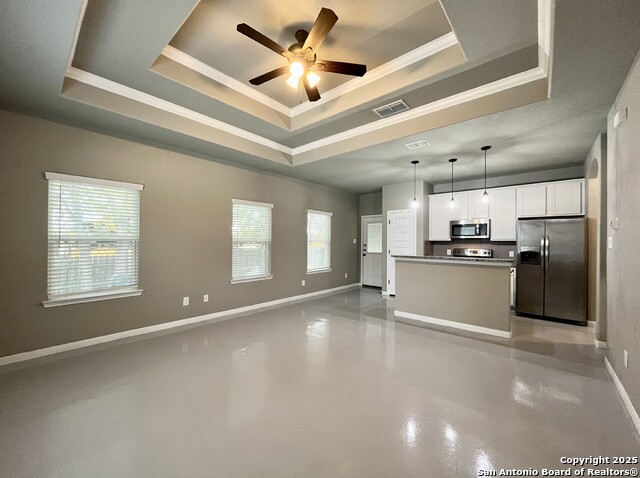 Image 7 of 33 For 913 Seideman St E