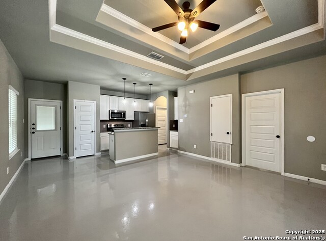 Image 8 of 33 For 913 Seideman St E