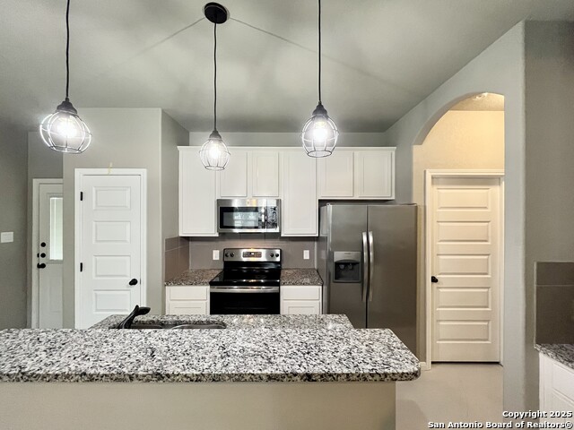 Image 9 of 33 For 913 Seideman St E