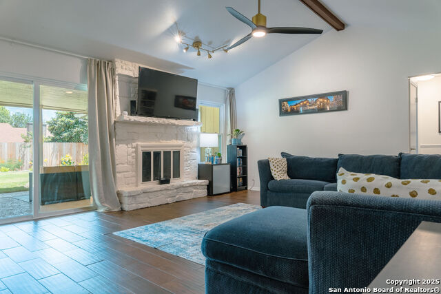Image 7 of 34 For 4543 Bridgewood Dr