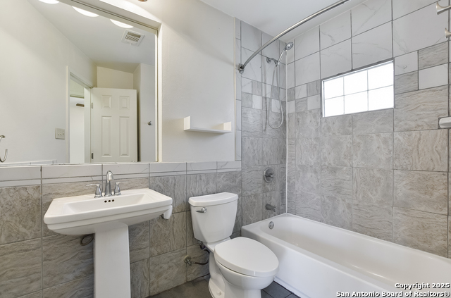 Image 4 of 13 For 1018 Mead Street #a