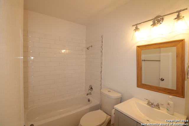 Image 13 of 24 For 3807 Briarhaven