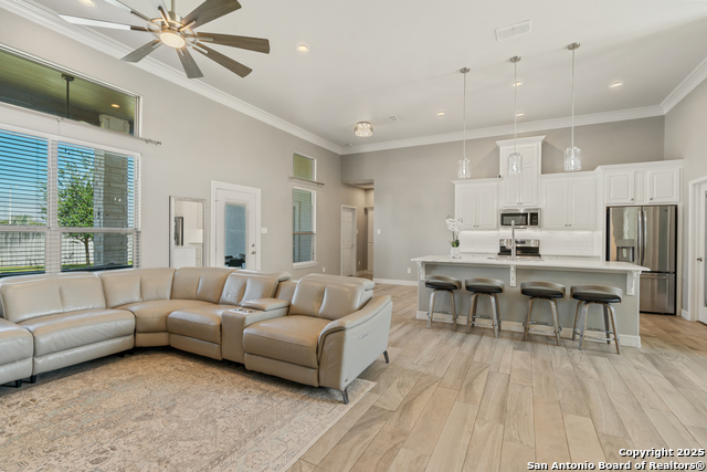 Listing photo id 8 for 406 Mountain View Drive