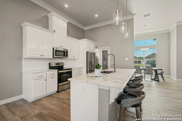 Listing photo id 10 for 406 Mountain View Drive