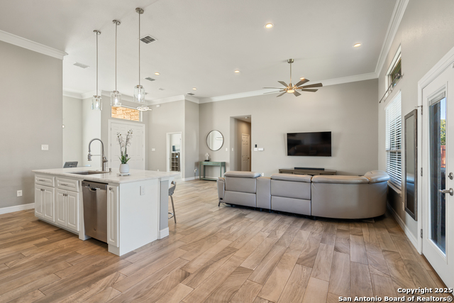 Listing photo id 11 for 406 Mountain View Drive