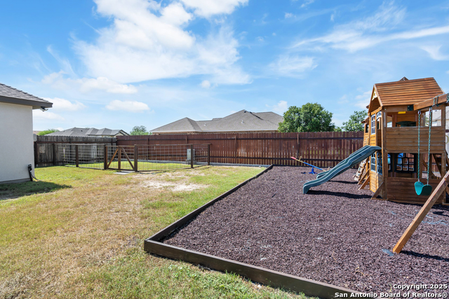 Listing photo id 26 for 406 Mountain View Drive