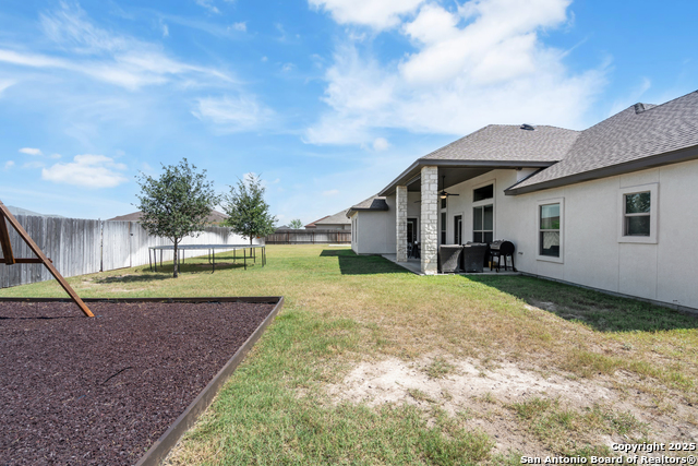 Listing photo id 27 for 406 Mountain View Drive