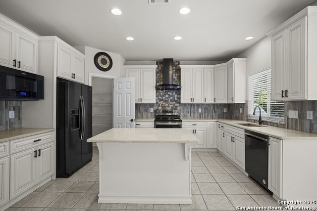 Listing photo id 9 for 9515 Braun Shore