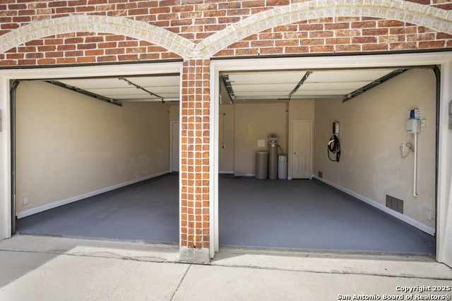 Listing photo id 29 for 9515 Braun Shore