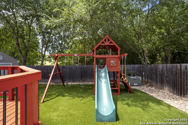 Listing photo id 36 for 9515 Braun Shore