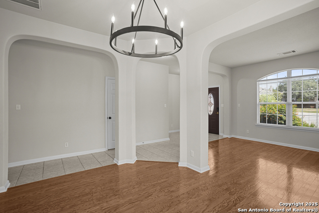 Listing photo id 5 for 9515 Braun Shore