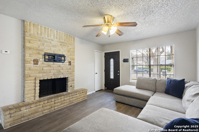 Listing photo id 12 for 9379 Valley Bnd