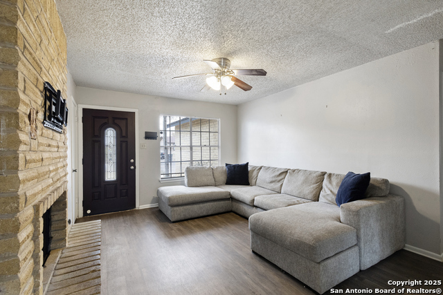 Listing photo id 0 for 9379 Valley Bnd
