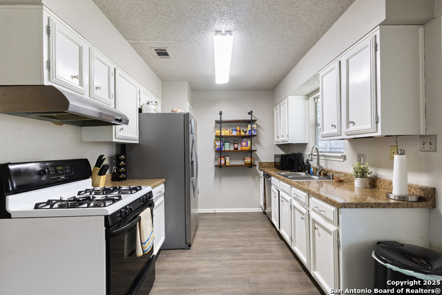 Listing photo id 1 for 9379 Valley Bnd