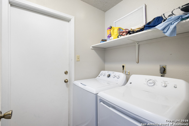 Listing photo id 6 for 9379 Valley Bnd