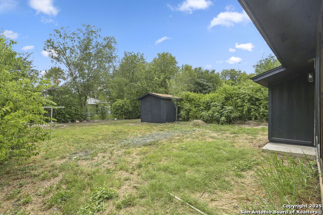 Listing photo id 17 for 430 Groff